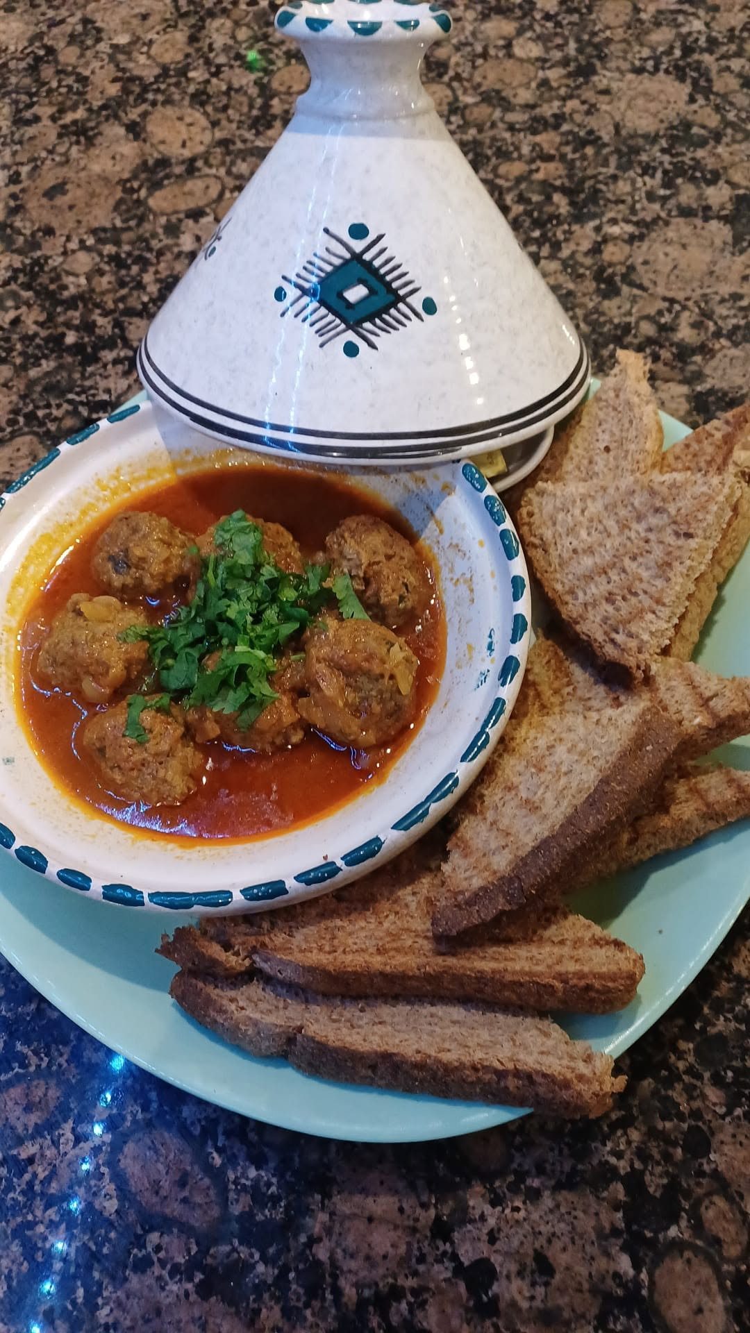 Meatball tagine with bread